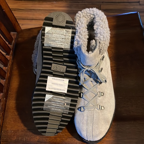 COPY - Womens UGG boots size 8 - Picture 2 of 3